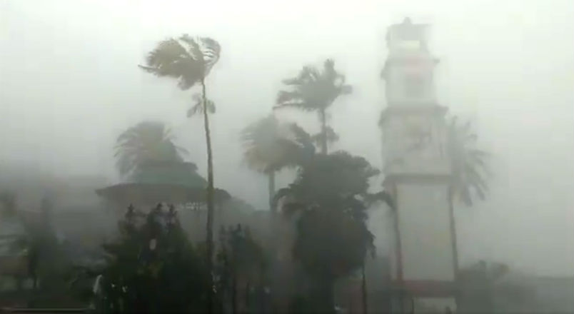 VIDEO: Viento, lluvia y frío pegan a la Sierra Norte de Puebla