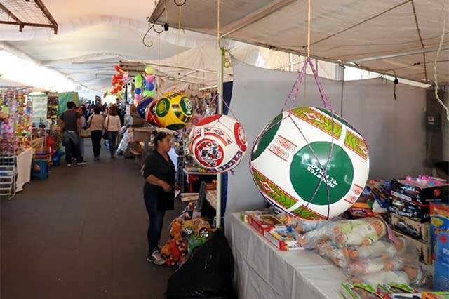 Crisis y cierres carreteros bajan ventas de juguetes en Zacapoaxtla