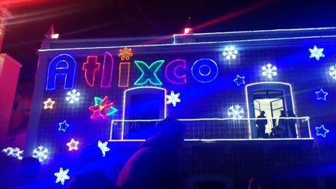 Poblanos gastan este año menos en visita a Villa Iluminada