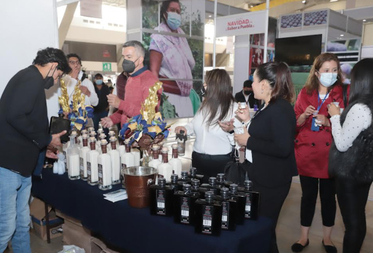 MBH inaugura expo Navidad con sabor a Puebla
