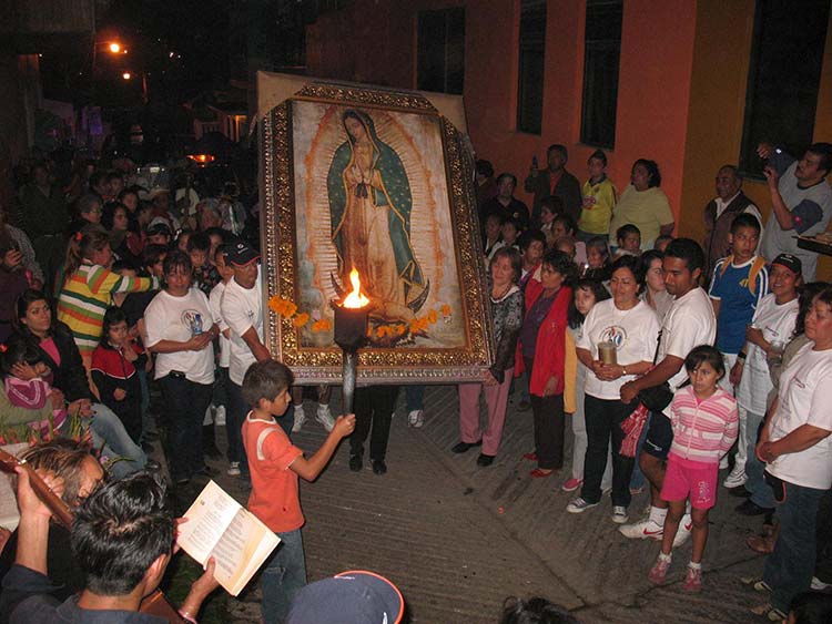 Fe y devoción al paso de la Antorcha Guadalupana por Huauchinango
