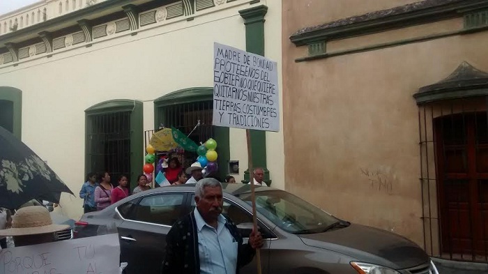 Con virgen a cuestas piden cancelación del Parque Intermunicipal