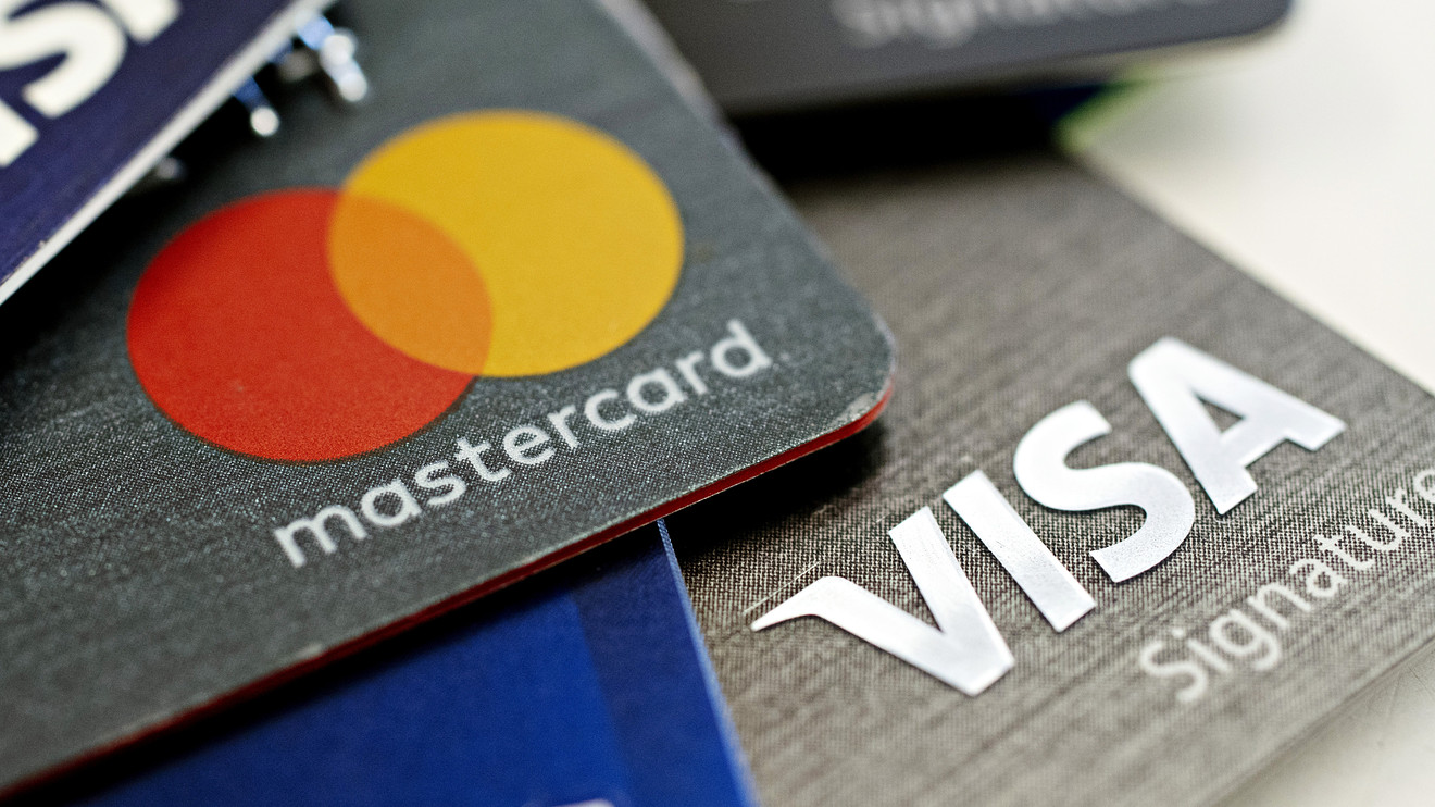 Visa y Mastercard suspenden operaciones en Rusia