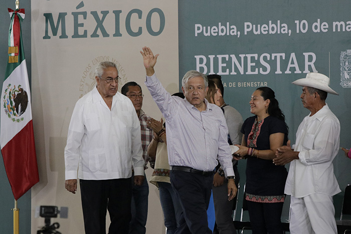 Cumpliré en no aumentar precio de las gasolinas: AMLO