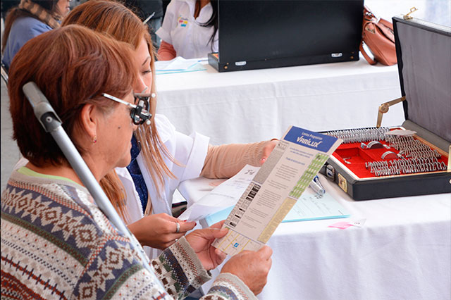 Atienden mil personas en Jornada de Salud Visual de San Pedro