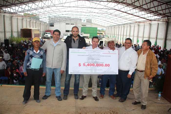 Reciben 48 campesinos de Huejotzingo bonos para vivienda de la SEDATU