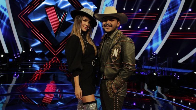 Confirman noviazgo Belinda y Christian Nodal