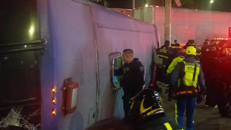 VIDEO Choque de camión deja 40 heridos en la CDMX