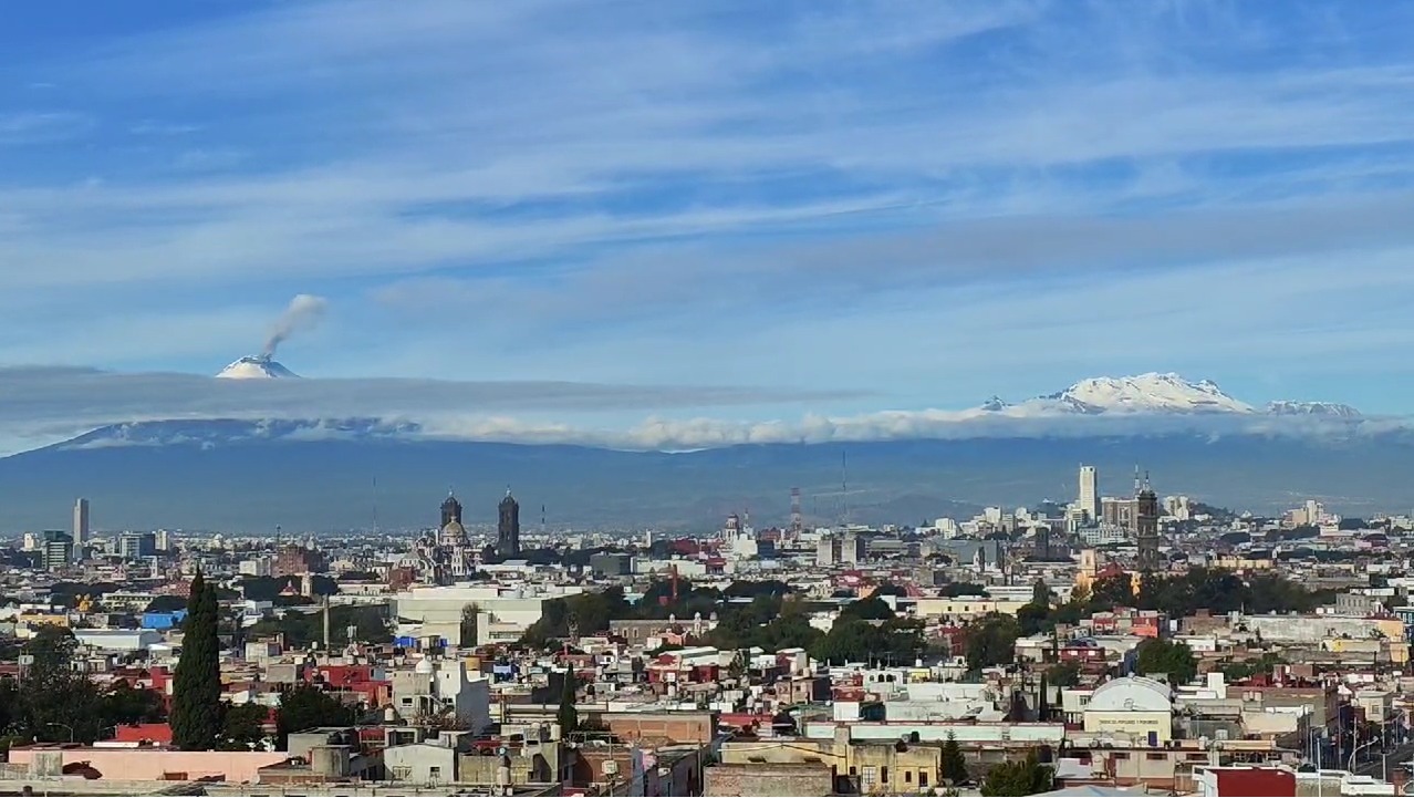 VIDEO Amanecen nevados el Popocatépetl e Iztaccíhuatl