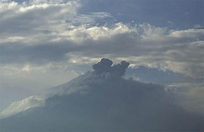 Popocatépetl registra 19 exhalaciones y 736 minutos de tremor