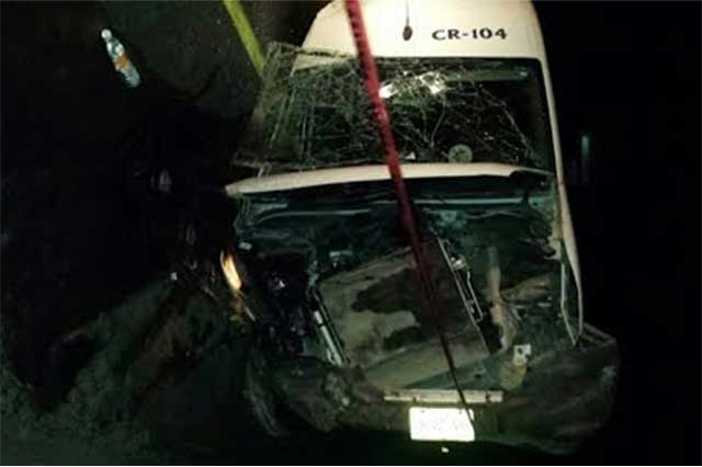 Volcadura de camioneta Vía deja 2 heridos en Hueytamalco