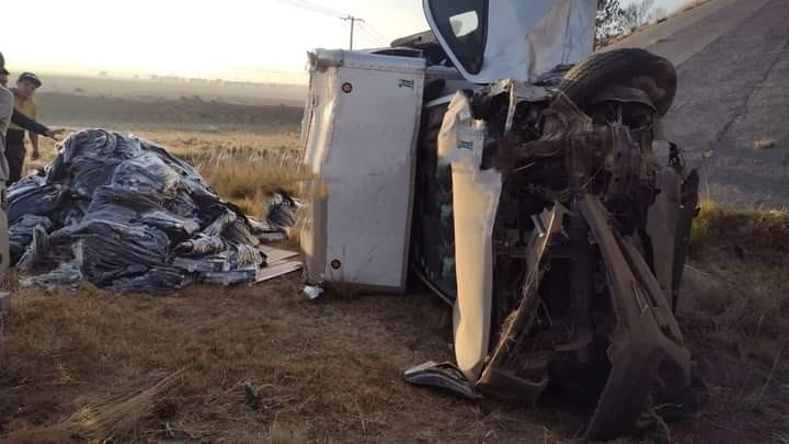 Tras intento de asalto vuelca camioneta en la Teziutlán-Virreyes