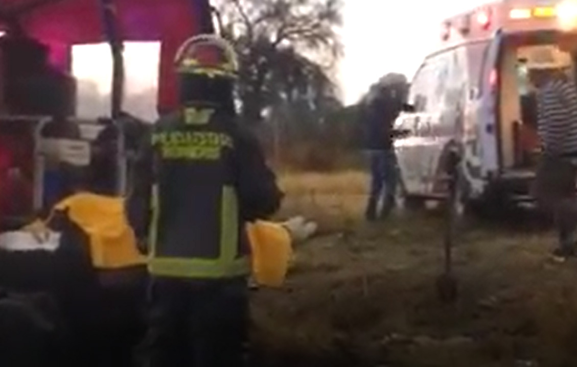 Volcadura de una camioneta deja un muerto y dos heridos en Huixcolotla