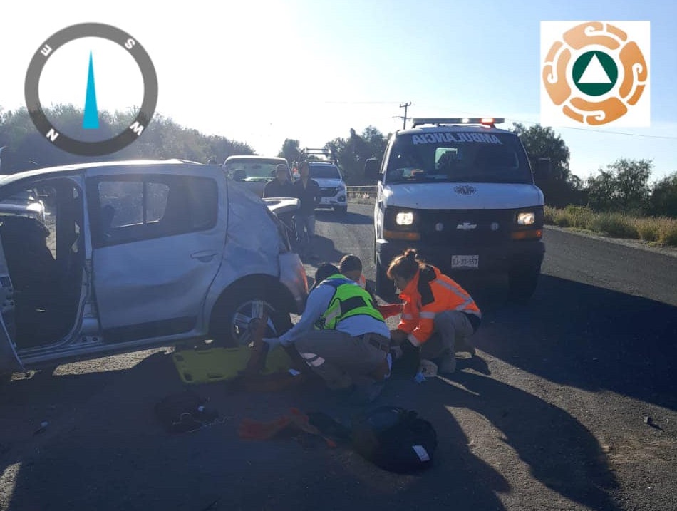 Dos lesionados deja volcadura en Tecamachalco