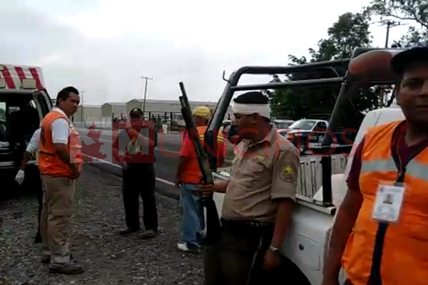 Video: Vuelca camioneta de valores en la México-Tuxpan