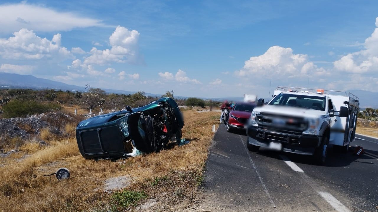 Un muerto y 5 lesionados dejó volcadura en la Cuacnopalan-Oaxaca 