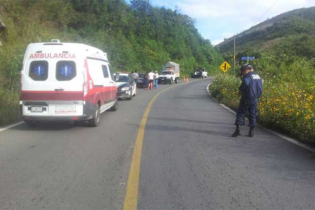 Vuelca automóvil sobre el tramo de La Cumbre-Zacapoaxtla