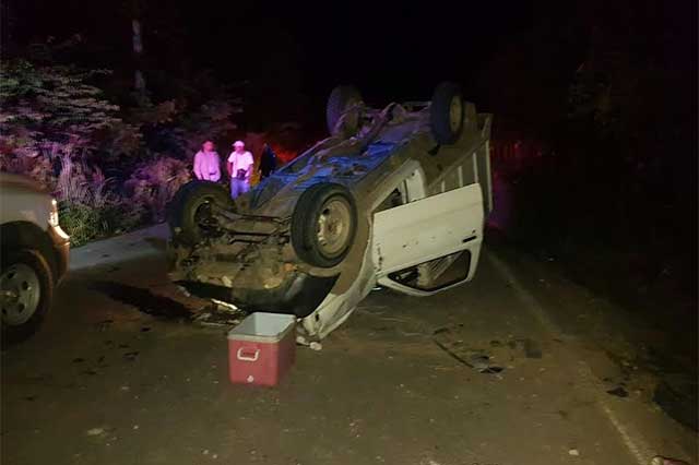 Mueren tres mujeres en volcadura en carretera San José Acateno-Zenzontla