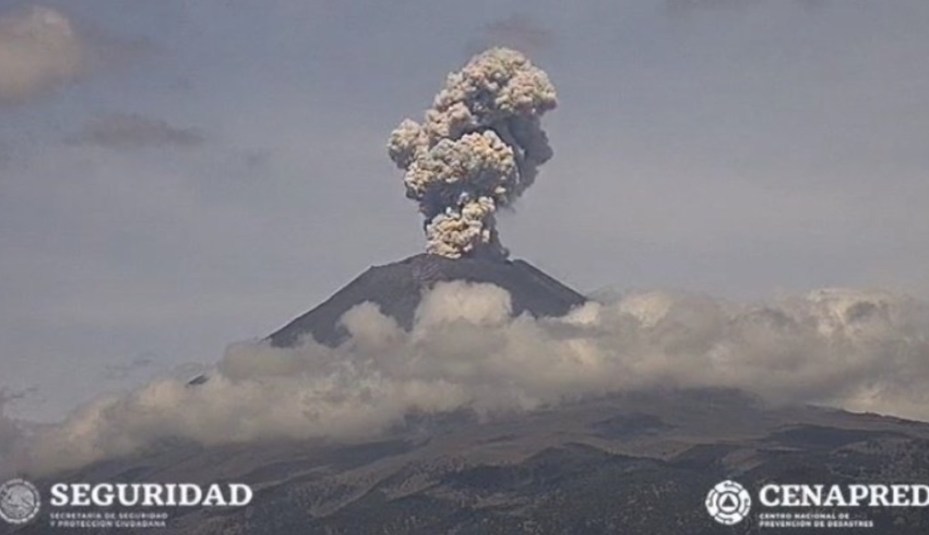 Continúa Popocatépetl con exhalaciones de gases y cenizas