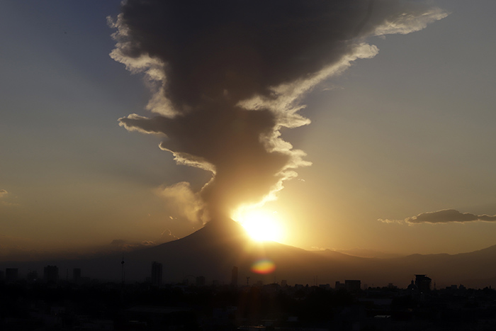 Popo emite 90 exhalaciones en las últimas horas