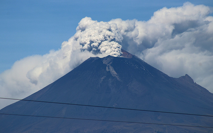 Popocatépetl registra 17 exhalaciones de vapor de agua y ceniza