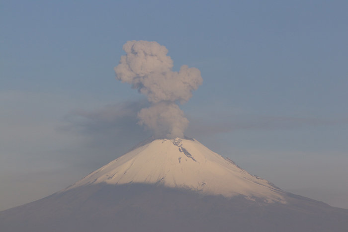 Registra Cenapred 8 explosiones del  Popocatépetl