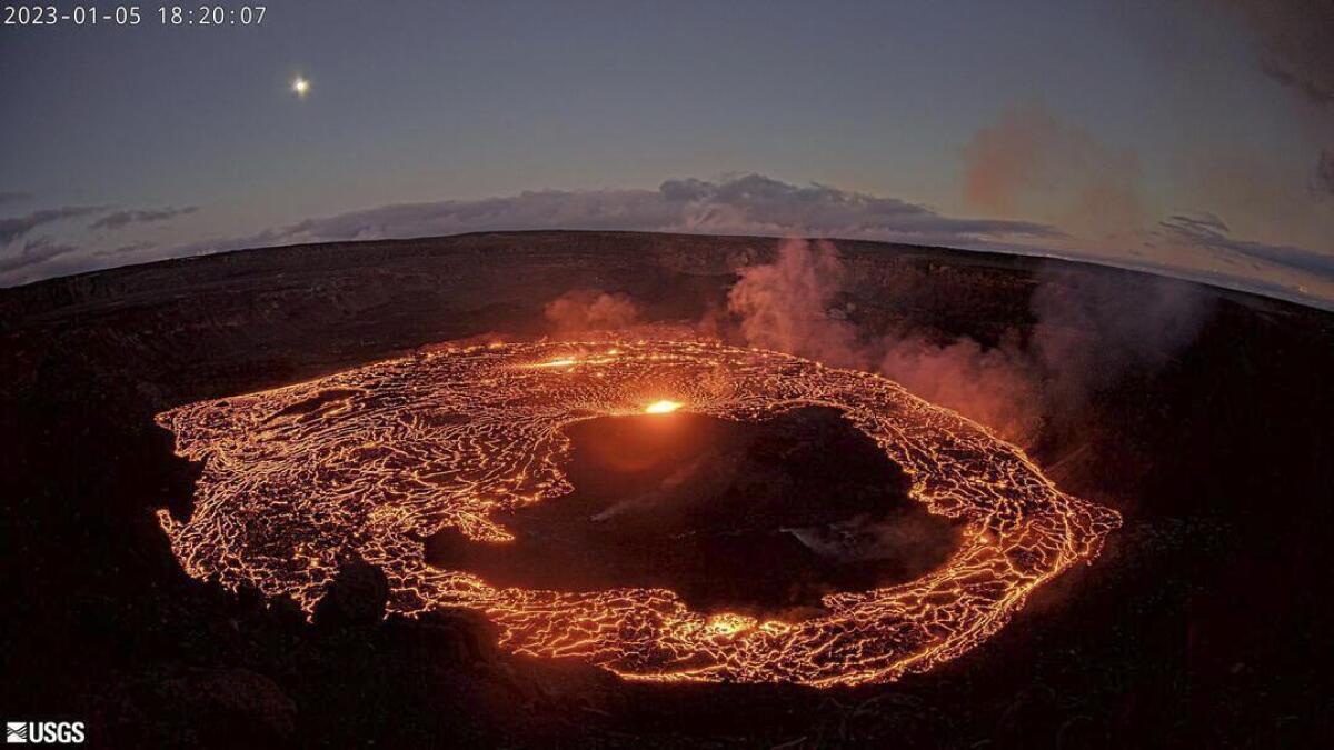 El volcán Kilauea entra en erupción y forma un nuevo lago de lava