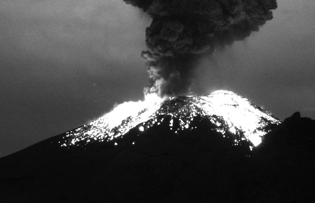 VIDEO Explosión del Popocatépetl inquieta a poblanos