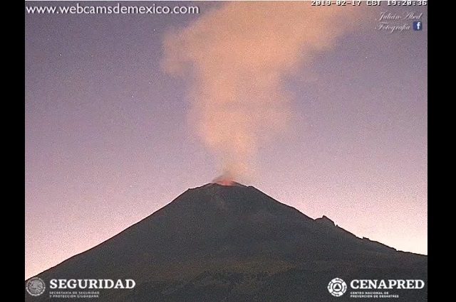 Popocatépetl emite 54 exhalaciones en un día