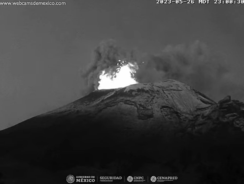 VIDEO Lanza el Popocatépetl bombas de lava