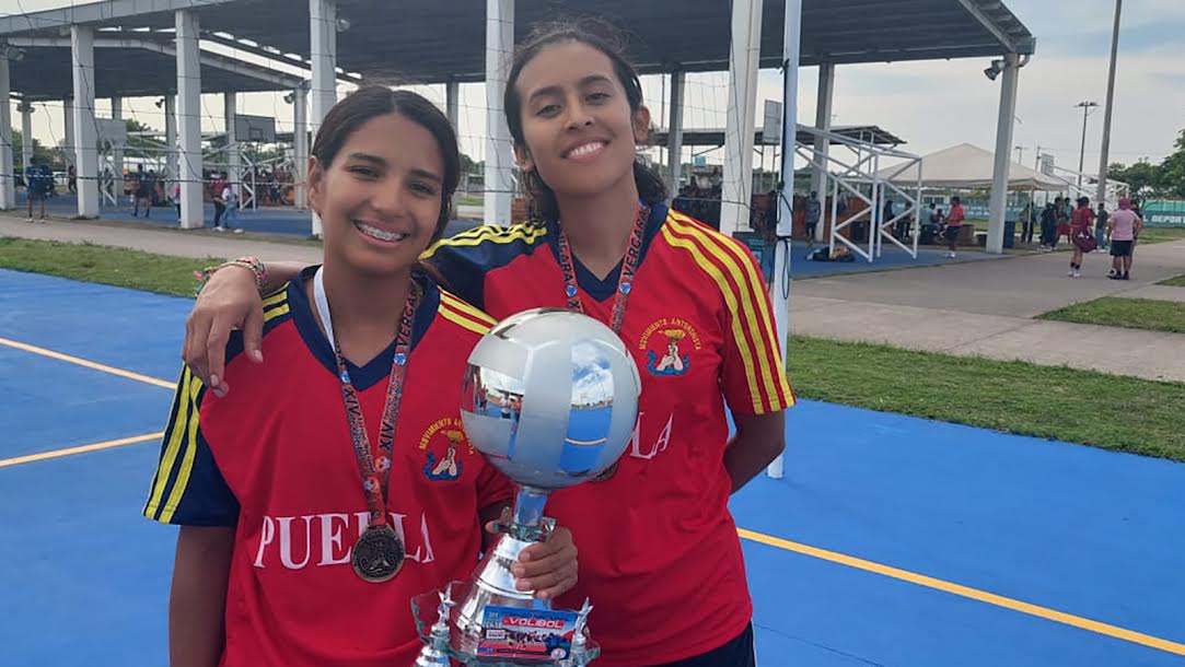 Antorchistas ganan trofeos en torneo de Voleibol de Veracruz