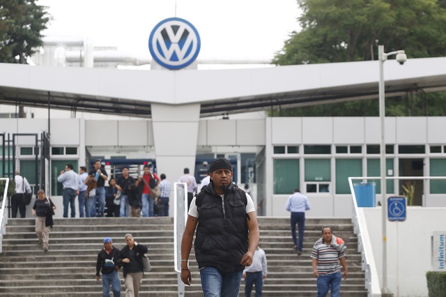 A paro técnico mil 500 obreros de Volkswagen Puebla este miércoles