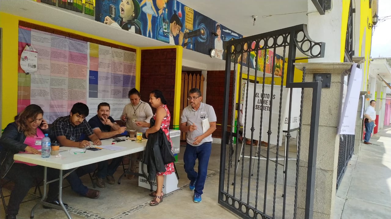 Transcurre la mitad de la jornada electoral con escasa votación
