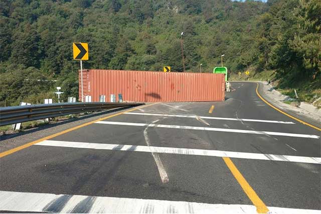 Vuelca camión en la Autopista Puebla Córdoba