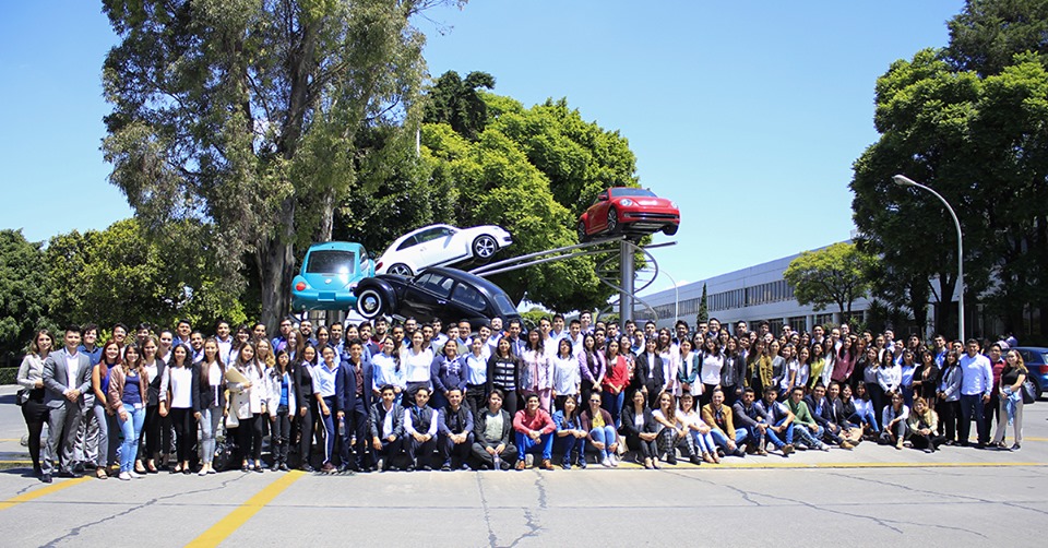 VW da la bienvenida a 147 universitarios