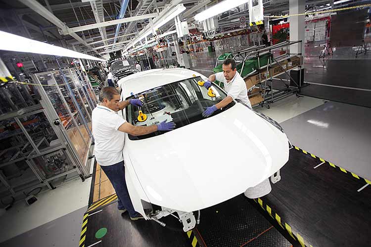 Plazas para obreros en la VW dependen de planes de producción