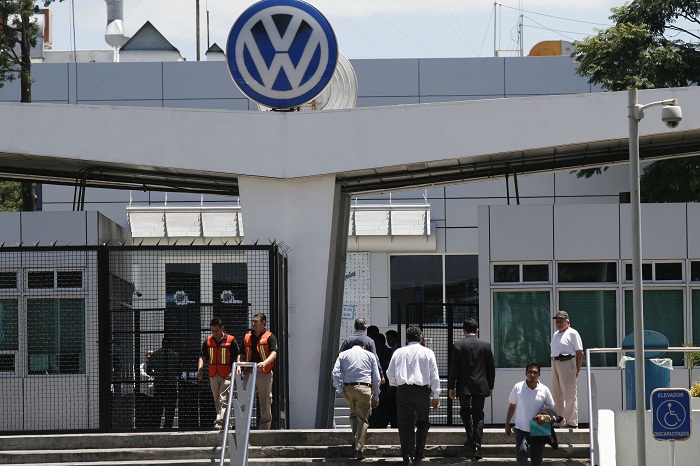 Niega VW en Puebla que consulte con Alemania renegociación salarial