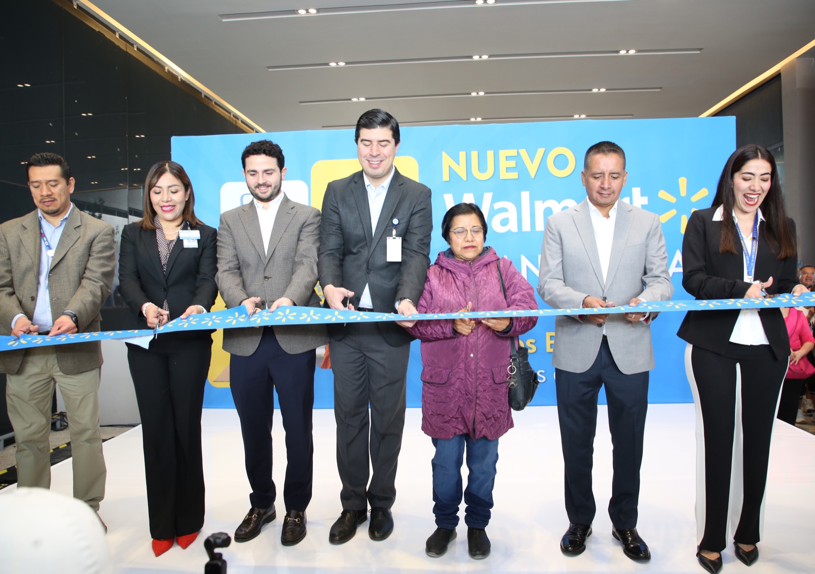 Inaugura Walmart Supercenter Grand Lomas en Puebla