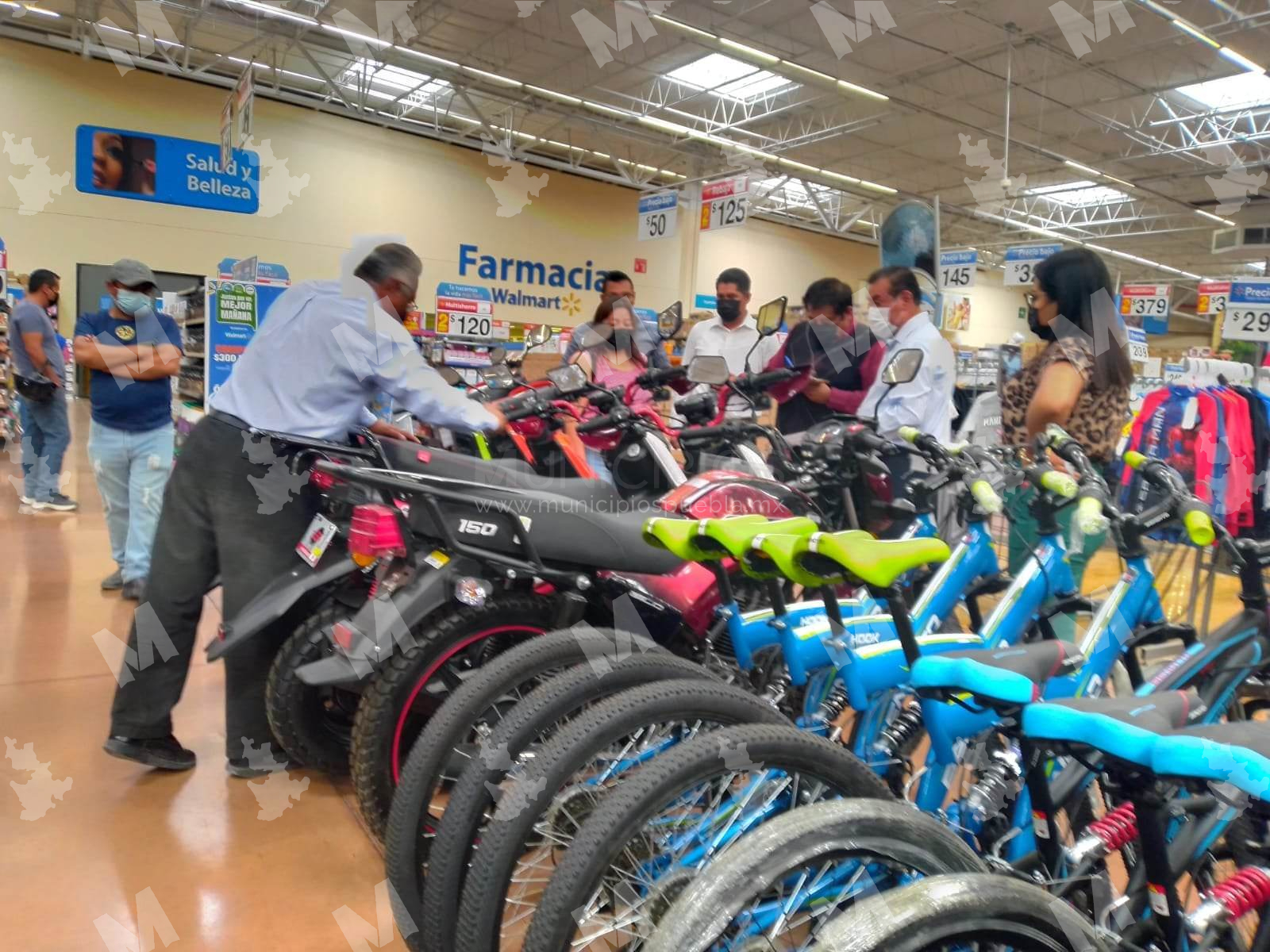 Extrabajadora embarga a Walmart Tehuacán tras ganarle juicio laboral