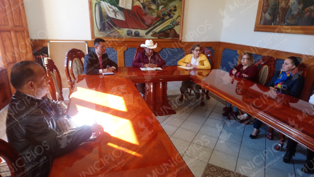 Pensionados exigen sus pagos al ayuntamiento de Zacapoaxtla