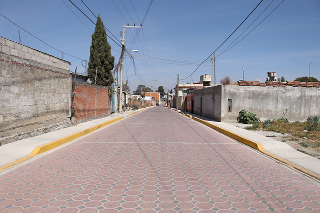 Entrega comuna de Ocoyucan obra de pavimentación