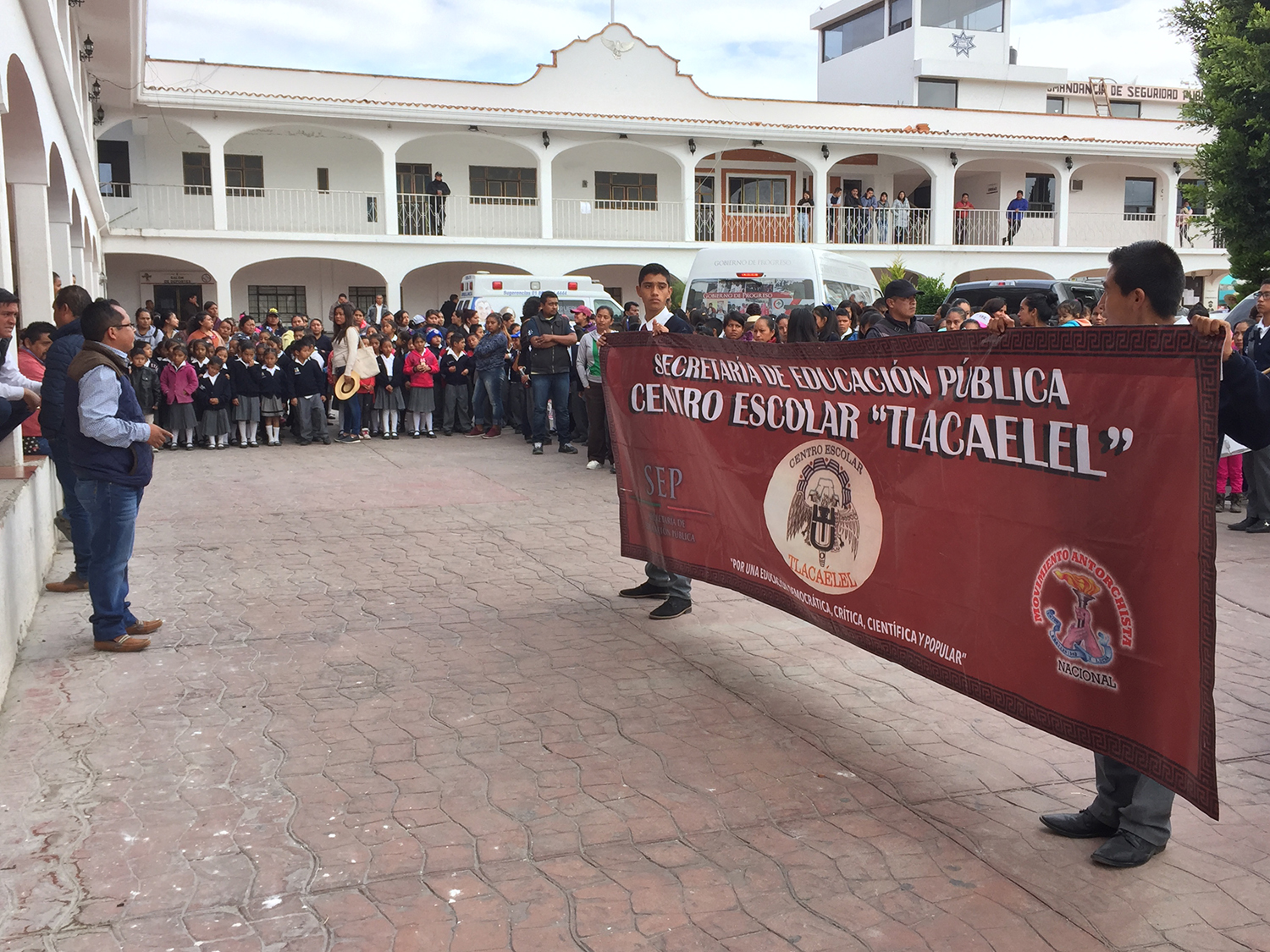 Protestan estudiantes en Ocoyucan con acto cultural