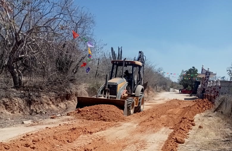 Gestiona Antorcha rehabilitación de acceso a Xantoxtla en Tecomatlán
