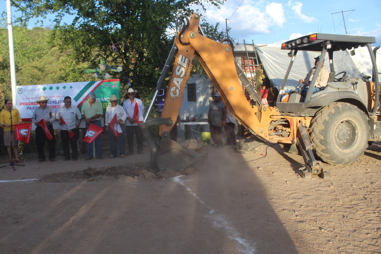 Amplían red de drenaje sanitario en Tecomatlán