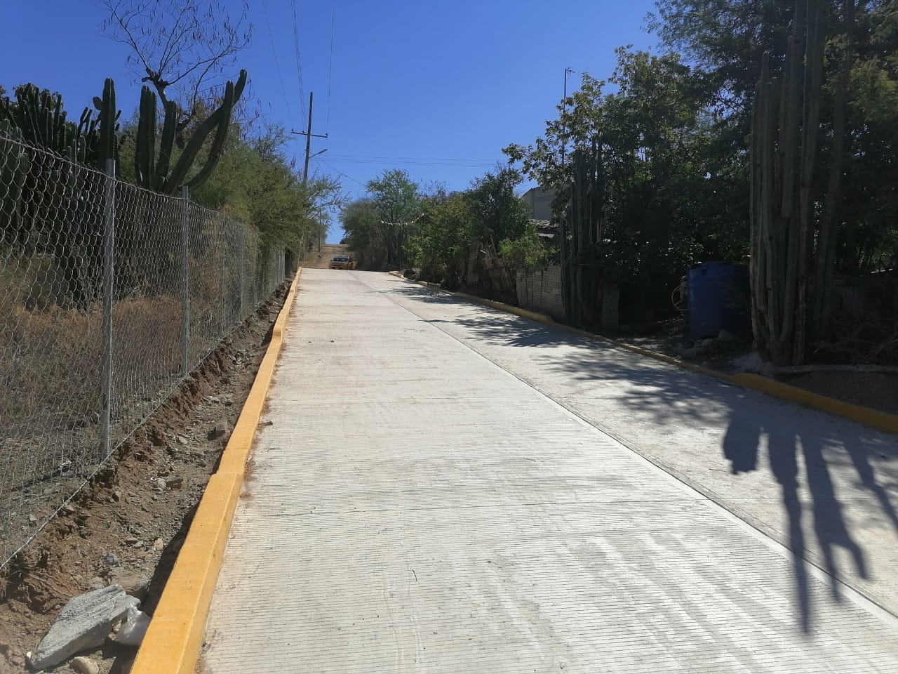 Logran pavimentar calle antorchistas de Xayacatlán