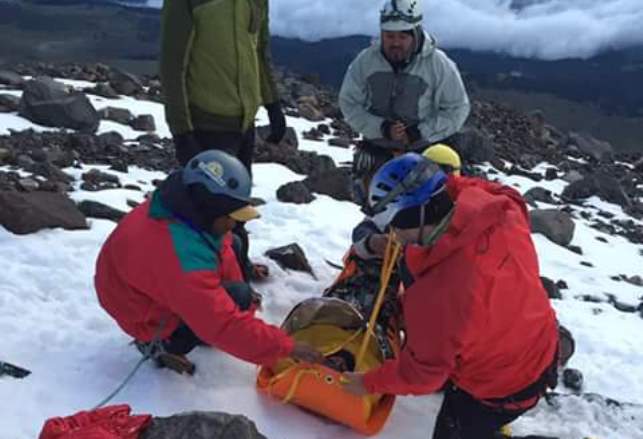 Rescatan a alpinista austriaco que sufrió accidente en el Pico de Orizaba