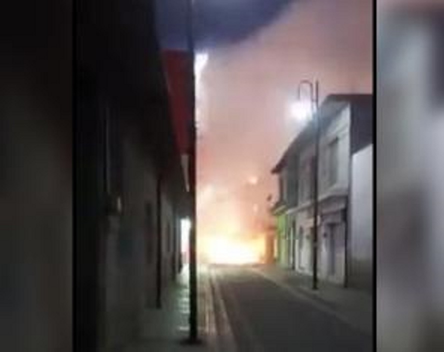 VIDEO Explota pirotecnia en mercado de Zinacantepec