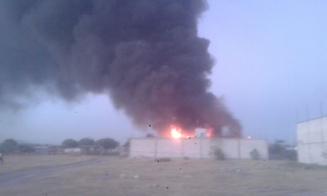 Arde otra bodega con combustible robado, ahora en Huixcolotla