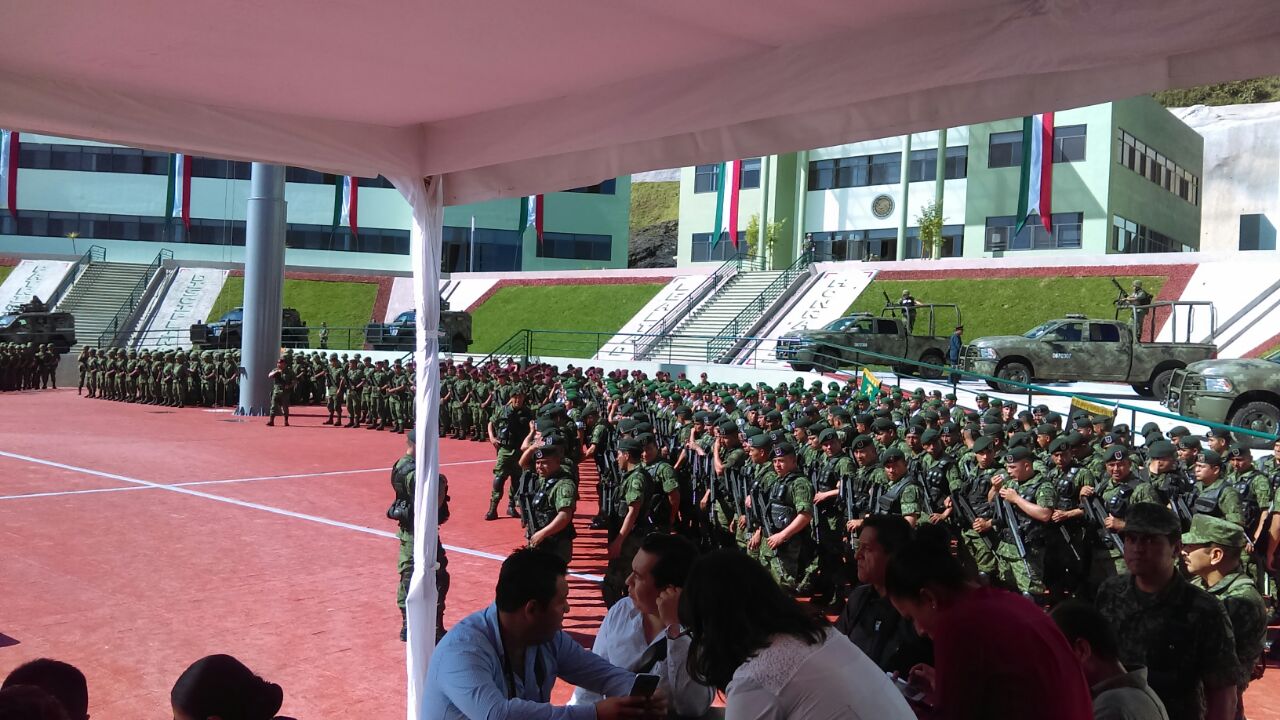 Reconoce Osorio Chong carencias de militares al inaugurar cuartel de Xicotepec