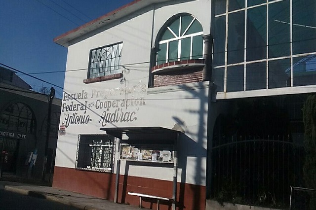  Banda roba escuela en Teziutlán y se lleva 950 mil pesos en efectivo